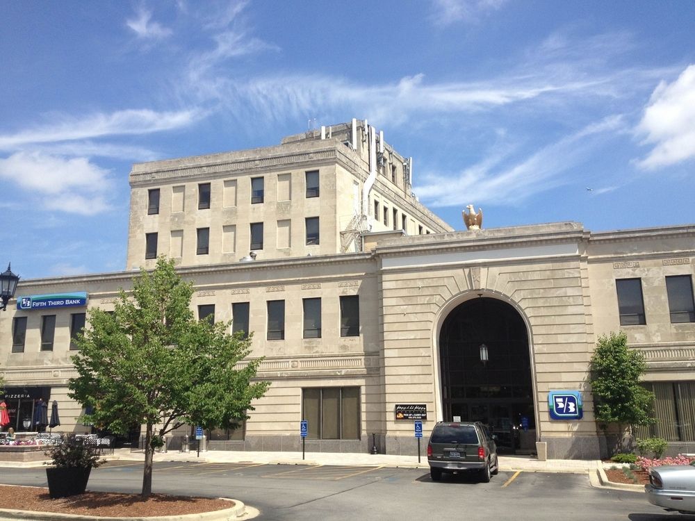 The Catalano & Associates Building: 105 S York St, Elmhurst, IL 60126